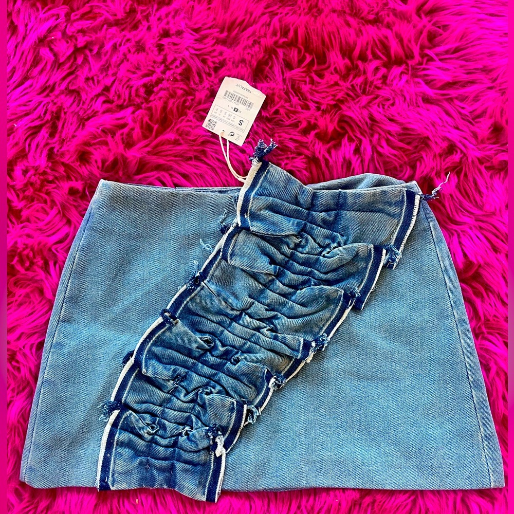 Ruffle denim skirt